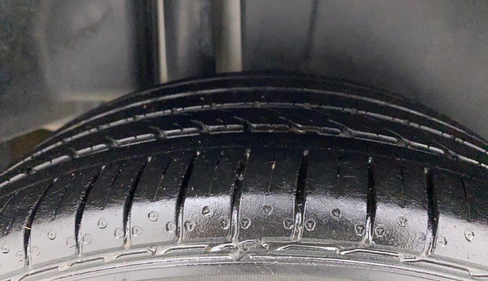 2021 Maruti Ciaz ALPHA  AT 1.5 SHVS PETROL, Petrol, Automatic, 31,708 km, Right Rear Tyre Tread