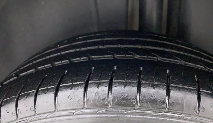 2021 Maruti Ciaz ALPHA  AT 1.5 SHVS PETROL, Petrol, Automatic, 31,708 km, Left Rear Tyre Tread