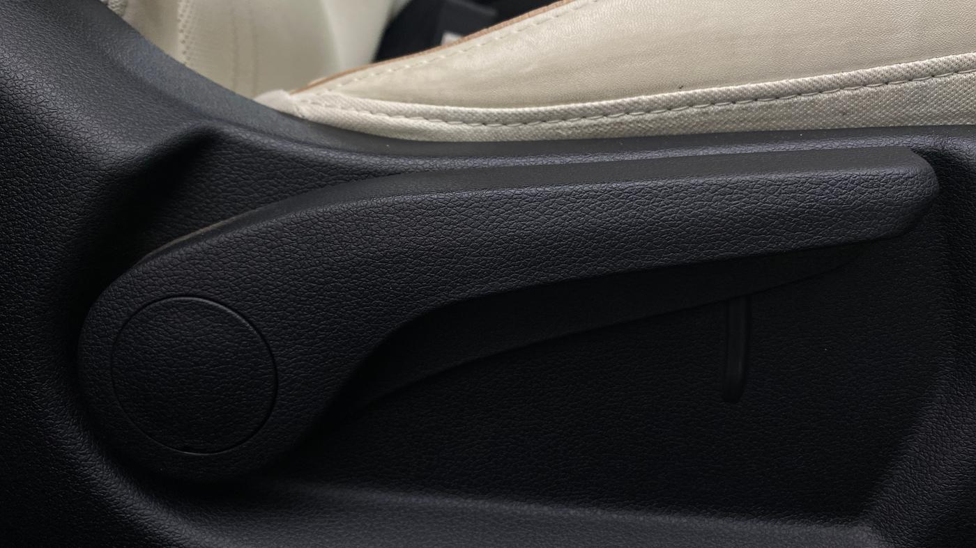 2024 Hyundai Verna SX(O) 1.5 MPI IVT , Petrol, Automatic, 9,034 km, Driver Side Adjustment Panel