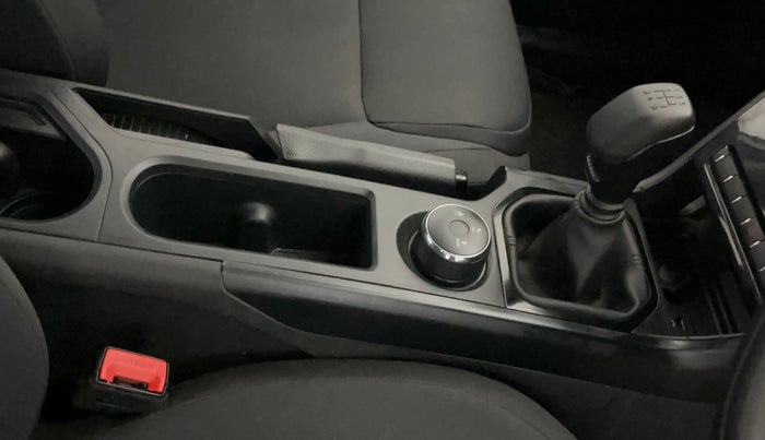 2024 Tata NEXON SMART PLUS S 1.2 REVOTRON, Petrol, Manual, 13,119 km, Gear Lever