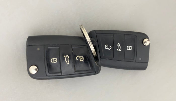 2022 Volkswagen VIRTUS HIGHLINE TSI 1.0 MT, Petrol, Manual, 61,366 km, Key Close Up