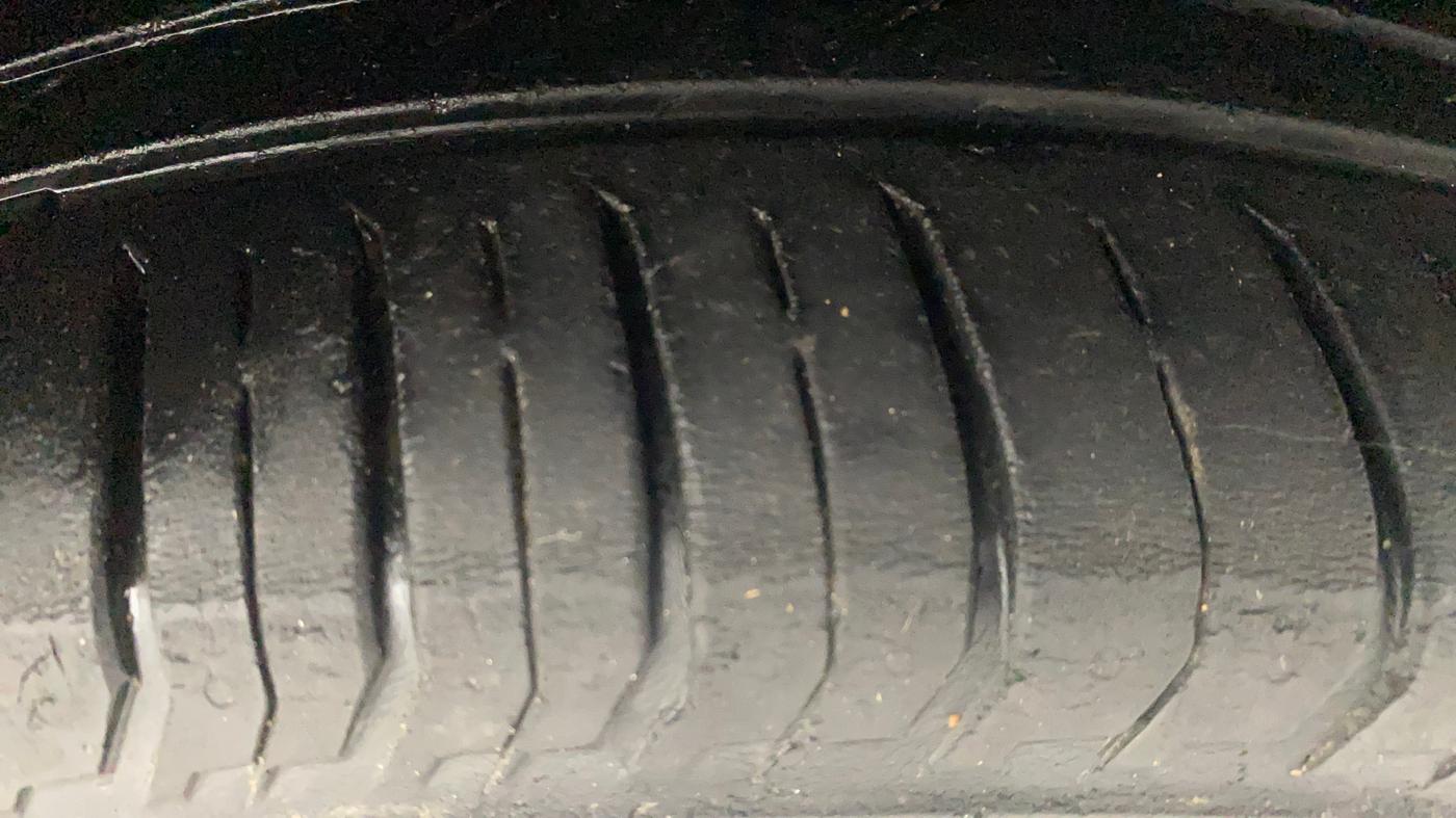 2022 Volkswagen VIRTUS HIGHLINE TSI 1.0 MT, Petrol, Manual, 61,366 km, Right Front Tyre Tread