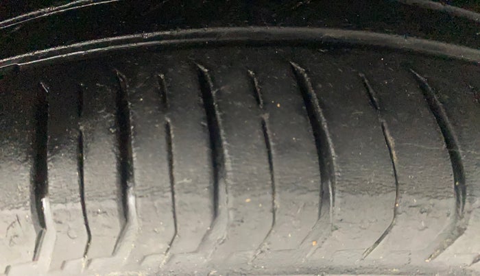 2022 Volkswagen VIRTUS HIGHLINE TSI 1.0 MT, Petrol, Manual, 61,366 km, Right Front Tyre Tread