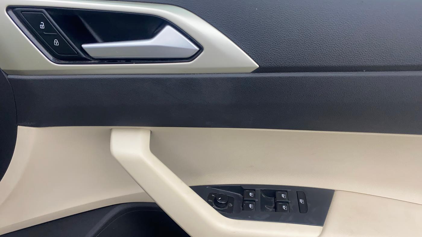 2022 Volkswagen VIRTUS HIGHLINE TSI 1.0 MT, Petrol, Manual, 61,366 km, Driver Side Door Panels Control