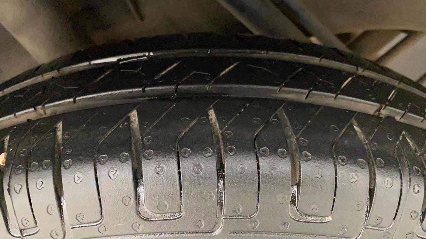 2018 Renault Kwid RXT 1.0 (O), Petrol, Manual, 64,804 km, Right Rear Tyre Tread