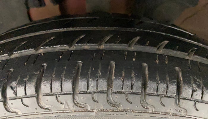 2018 Renault Kwid RXT 1.0 (O), Petrol, Manual, 64,804 km, Left Front Tyre Tread