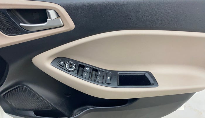 2020 Hyundai Elite i20 SPORTZ PLUS 1.2, Petrol, Manual, 52,444 km, Driver Side Door Panels Control