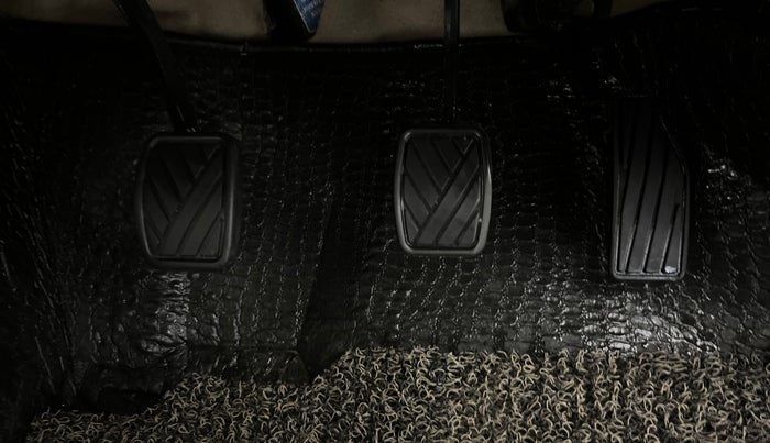 2017 Maruti Dzire VXI, Petrol, Manual, 26,638 km, Pedals