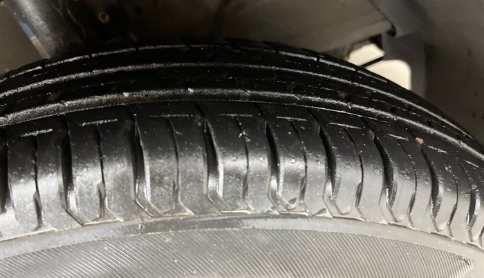2017 Maruti Dzire VXI, Petrol, Manual, 26,638 km, Right Front Tyre Tread