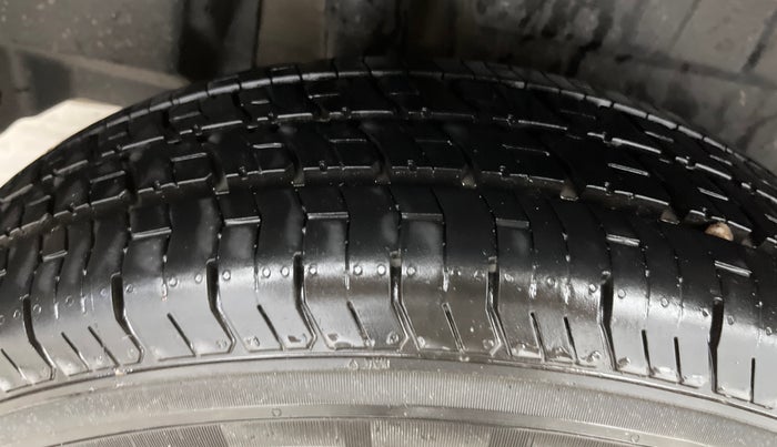 2017 Maruti Dzire VXI, Petrol, Manual, 26,638 km, Right Rear Tyre Tread