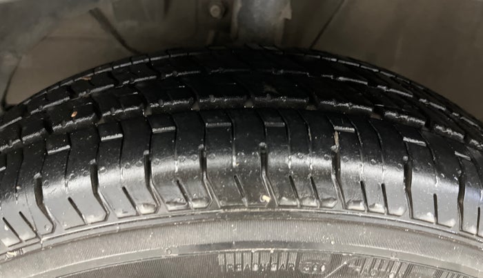 2017 Maruti Dzire VXI, Petrol, Manual, 26,638 km, Left Front Tyre Tread