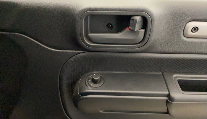 2023 Mahindra Thar LX PETROL HT 4WD AT, Petrol, Automatic, 21,265 km, Driver Side Door Panels Control