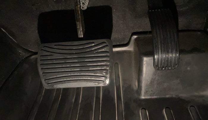 2023 Mahindra Thar LX PETROL HT 4WD AT, Petrol, Automatic, 21,265 km, Pedals