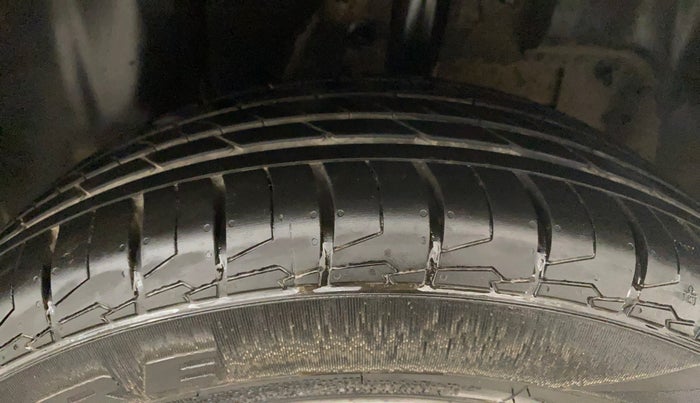 2019 Nissan Kicks XV DIESEL, Diesel, Manual, 56,966 km, Left Rear Tyre Tread