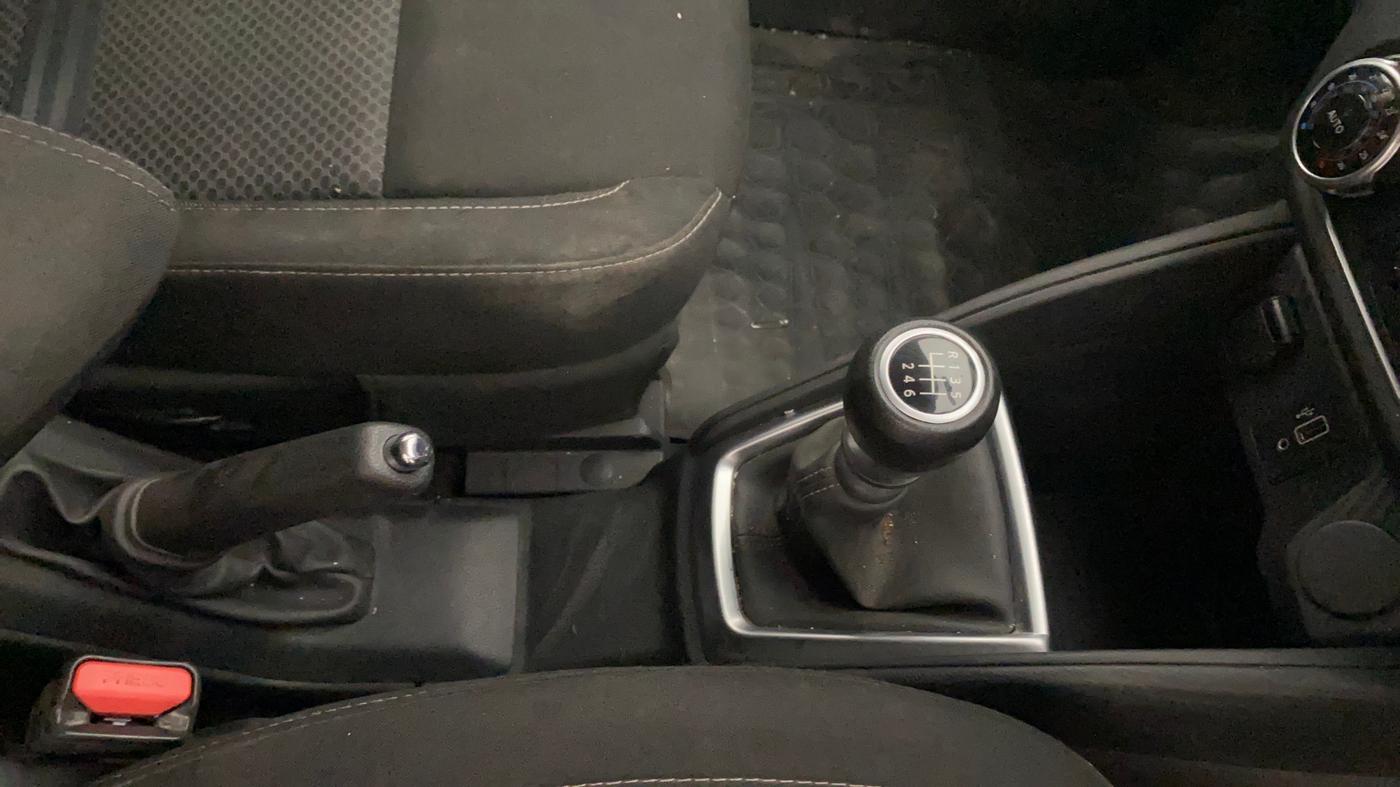 2019 Nissan Kicks XV DIESEL, Diesel, Manual, 56,916 km, Gear Lever