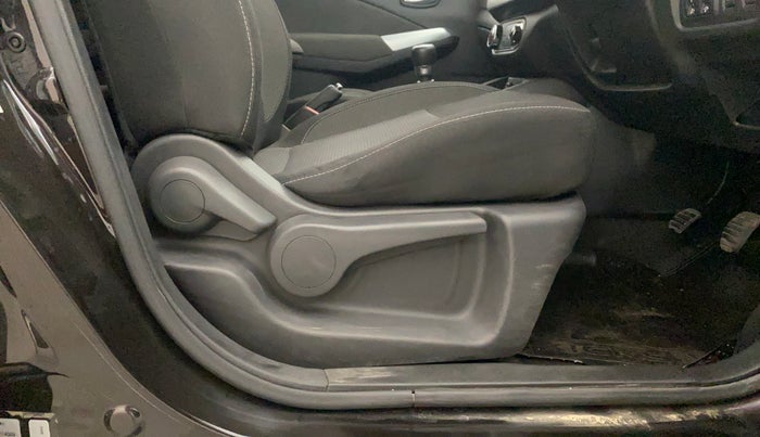 2019 Nissan Kicks XV DIESEL, Diesel, Manual, 56,966 km, Driver Side Adjustment Panel