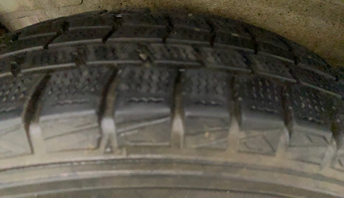 2017 Maruti Wagon R 1.0 LXI CNG, CNG, Manual, 92,580 km, Right Front Tyre Tread