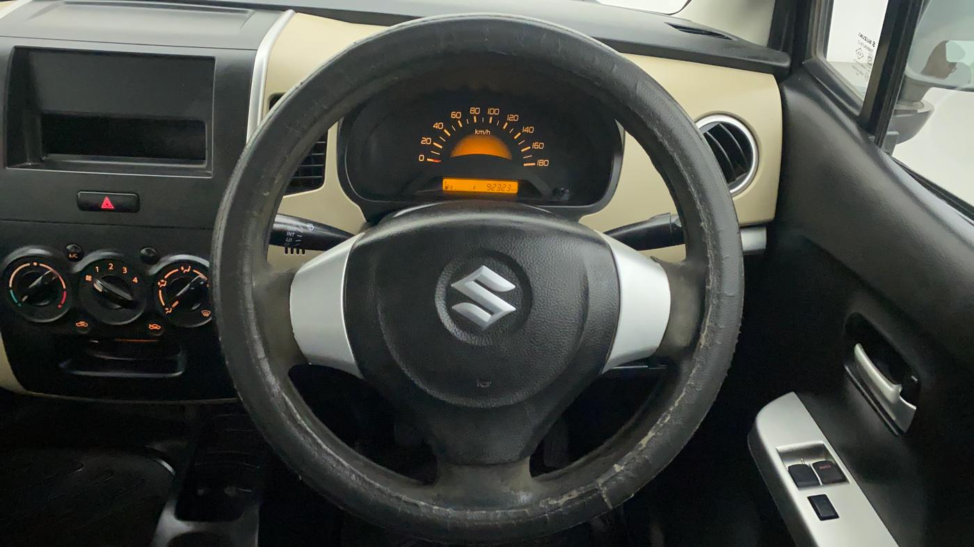 2017 Maruti Wagon R 1.0 LXI CNG, CNG, Manual, 92,580 km, Steering Wheel Close Up
