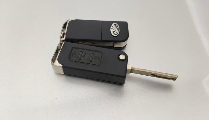 2016 Mahindra XUV500 W4, Diesel, Manual, 84,397 km, Key Close Up