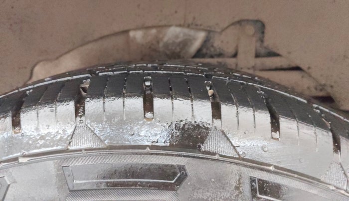 2016 Mahindra XUV500 W4, Diesel, Manual, 84,397 km, Left Rear Tyre Tread