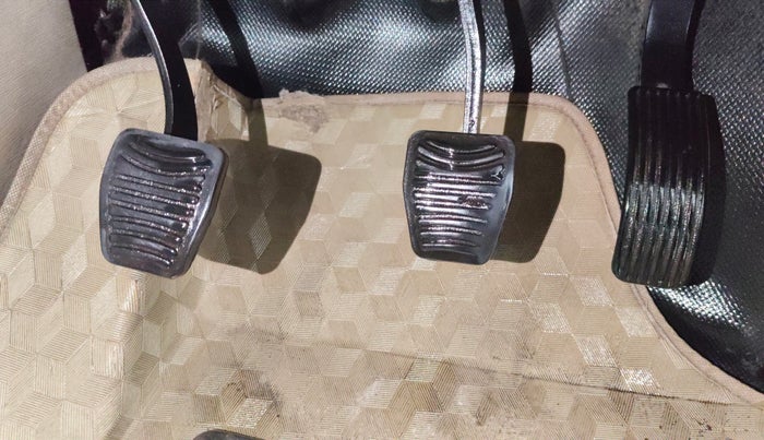 2016 Mahindra XUV500 W4, Diesel, Manual, 84,397 km, Pedals