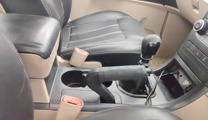 2016 Mahindra XUV500 W4, Diesel, Manual, 84,397 km, Gear Lever