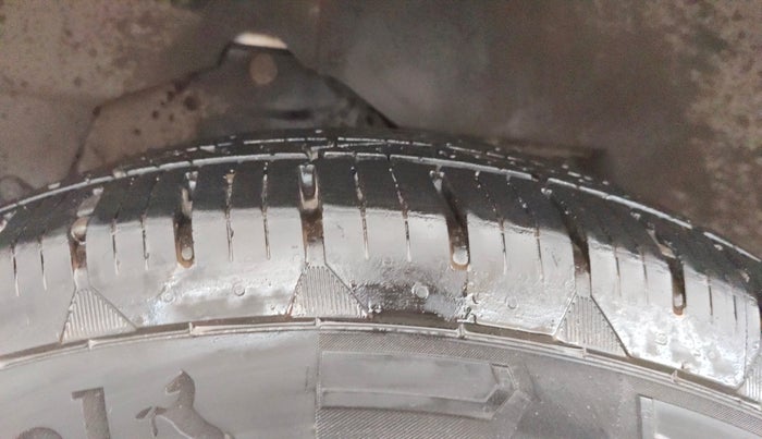 2016 Mahindra XUV500 W4, Diesel, Manual, 84,397 km, Right Rear Tyre Tread