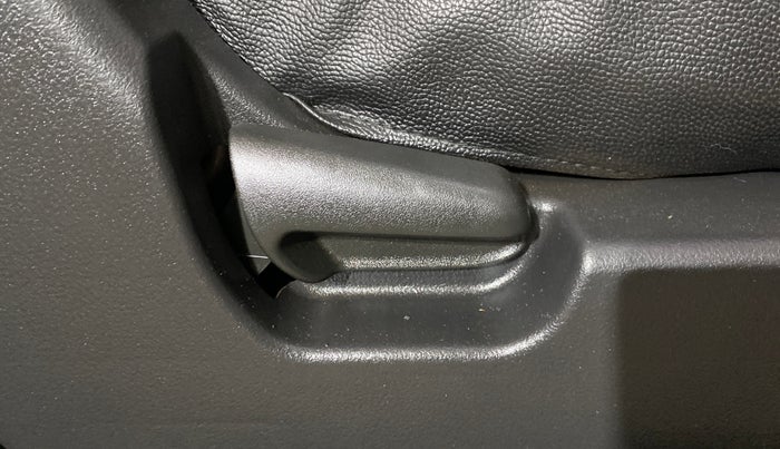 2014 Maruti Wagon R 1.0 VXI, Petrol, Manual, 30,795 km, Driver Side Adjustment Panel