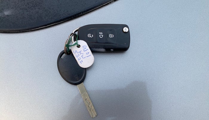 2019 Tata TIGOR XZ PETROL, CNG, Manual, 82,746 km, Key Close Up