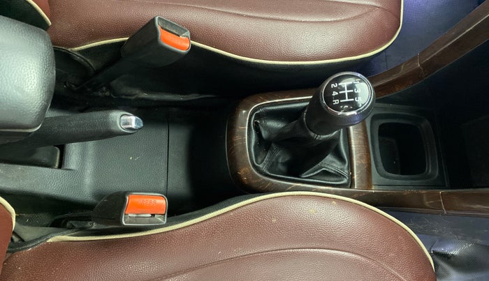 2017 Maruti Ertiga VXI, Petrol, Manual, 1,03,894 km, Gear Lever