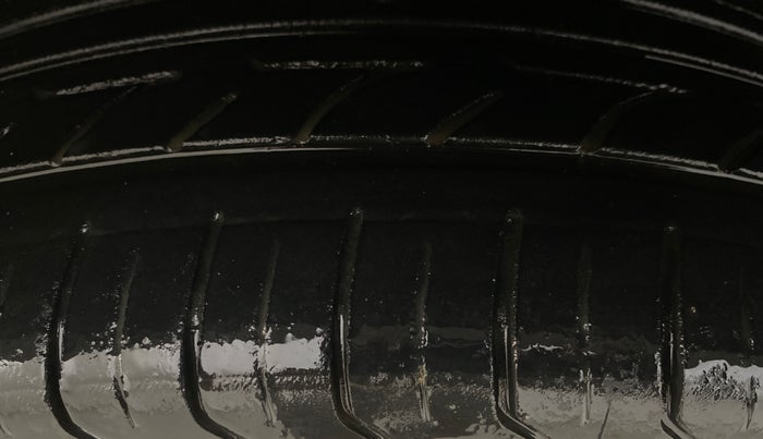2017 Maruti Ertiga VXI, Petrol, Manual, 1,03,894 km, Left Front Tyre Tread