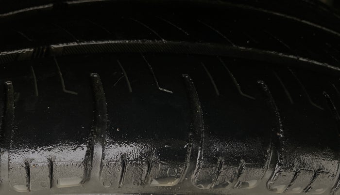 2017 Maruti Ertiga VXI, Petrol, Manual, 1,03,894 km, Left Rear Tyre Tread
