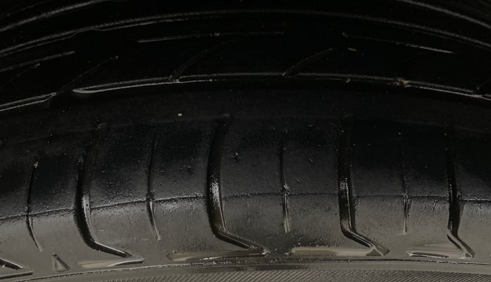 2017 Maruti Ertiga VXI, Petrol, Manual, 1,03,894 km, Right Rear Tyre Tread