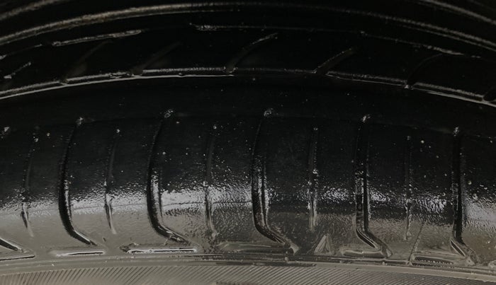 2017 Maruti Ertiga VXI, Petrol, Manual, 1,03,894 km, Right Front Tyre Tread
