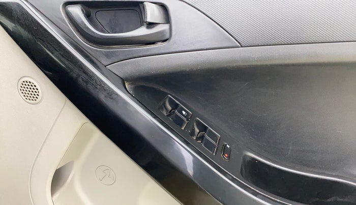 2018 Tata NEXON XT DIESEL, Diesel, Manual, 82,828 km, Driver Side Door Panels Control