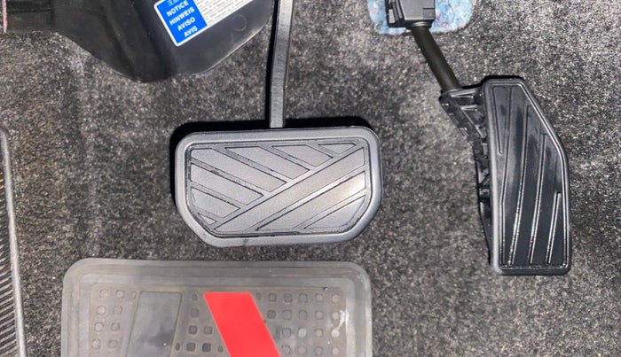 2019 Maruti Swift VXI AMT, Petrol, Automatic, 8,396 km, Pedals