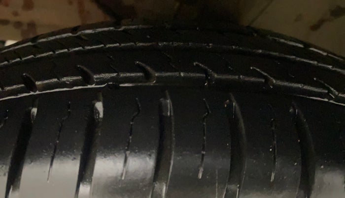 2019 Maruti Swift VXI AMT, Petrol, Automatic, 8,396 km, Left Front Tyre Tread