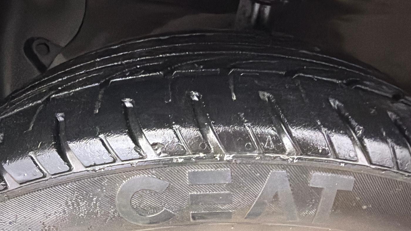 2018 Hyundai Xcent E+, CNG, Manual, 72,436 km, Left Front Tyre Tread