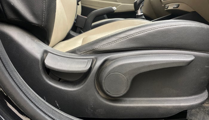 2017 Hyundai Verna 1.6 VTVT SX O, Petrol, Manual, 60,607 km, Driver Side Adjustment Panel