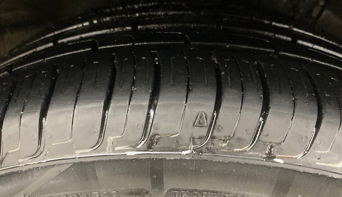 2017 Hyundai Verna 1.6 VTVT SX O, Petrol, Manual, 60,607 km, Right Front Tyre Tread