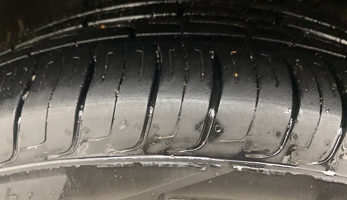 2017 Hyundai Verna 1.6 VTVT SX O, Petrol, Manual, 60,607 km, Left Front Tyre Tread