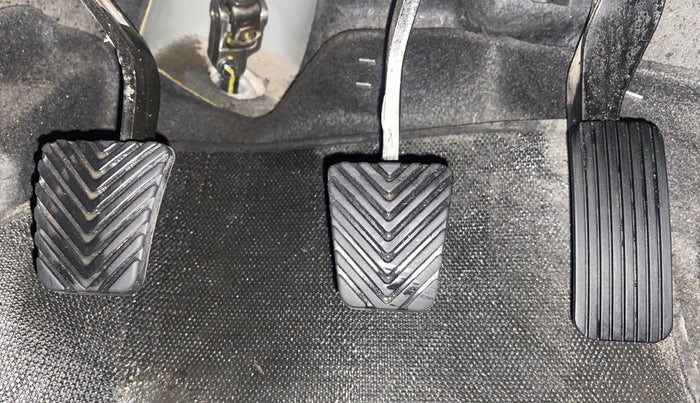 2017 Hyundai Verna 1.6 VTVT SX O, Petrol, Manual, 60,607 km, Pedals