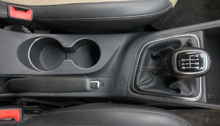 2017 Hyundai Verna 1.6 VTVT SX O, Petrol, Manual, 60,607 km, Gear Lever