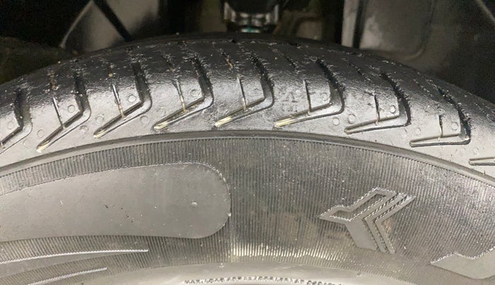 2018 Renault Kwid RXT 1.0 (O), Petrol, Manual, 43,357 km, Right Front Tyre Tread