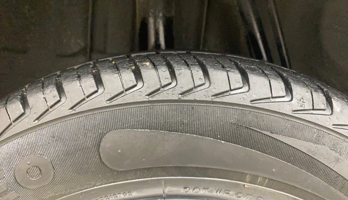 2018 Renault Kwid RXT 1.0 (O), Petrol, Manual, 43,357 km, Right Rear Tyre Tread