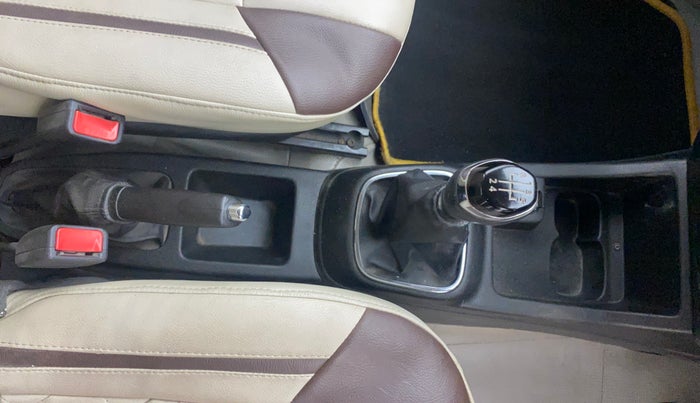 2018 Renault Kwid RXT 1.0 (O), Petrol, Manual, 43,357 km, Gear Lever