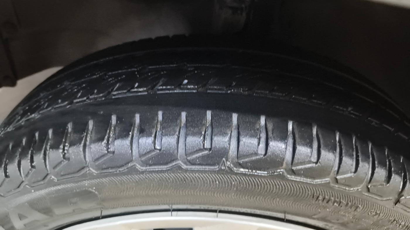 2016 Maruti Wagon R 1.0 VXI, Petrol, Manual, 73,292 km, Left Front Tyre Tread