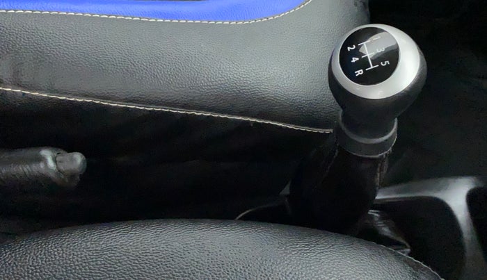 2017 Maruti Wagon R 1.0 LXI CNG, CNG, Manual, 82,909 km, Gear Lever