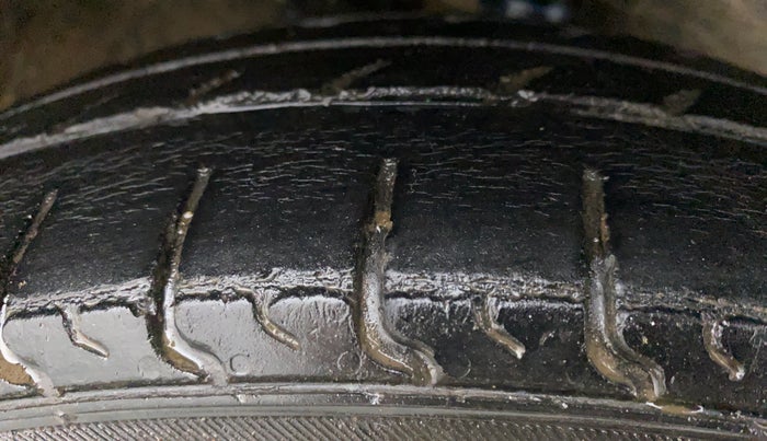 2017 Maruti Wagon R 1.0 LXI CNG, CNG, Manual, 82,909 km, Right Front Tyre Tread