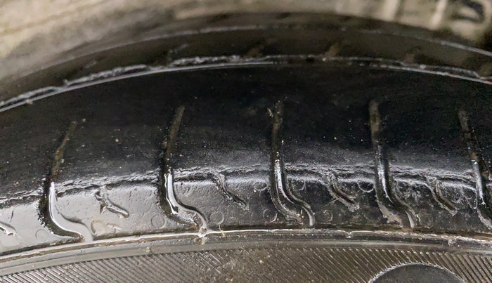 2017 Maruti Wagon R 1.0 LXI CNG, CNG, Manual, 82,909 km, Left Rear Tyre Tread